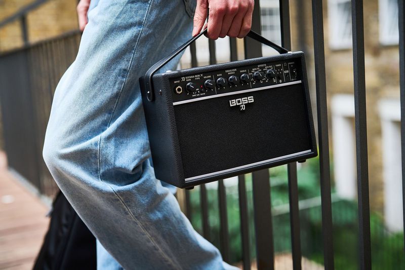 Boss Katana-Mini X - Kraftig MiniCombo, 10W m/ effekter, Bluetooth og oppladbart Batteri