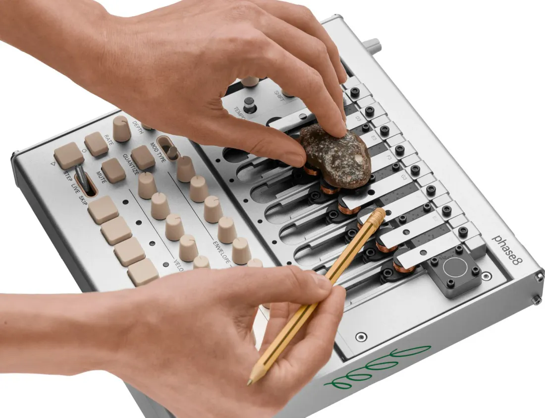 KORG phase8, 8-stemmers akustisk synthesizer