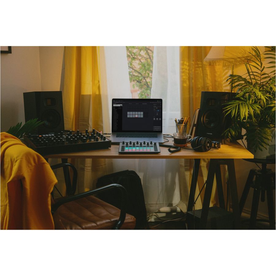 Adam Audio T5V Nearfield Monitor 2-way, 5